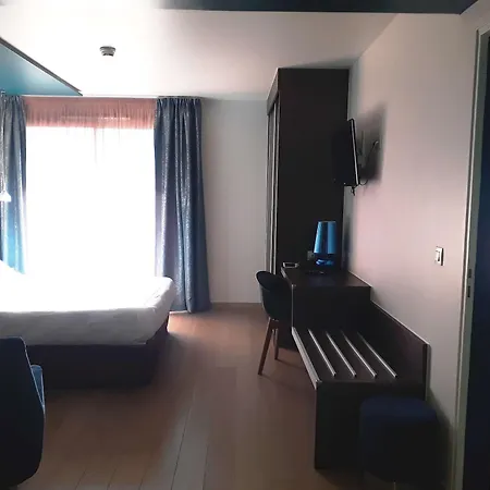 Western Aquakub 3*